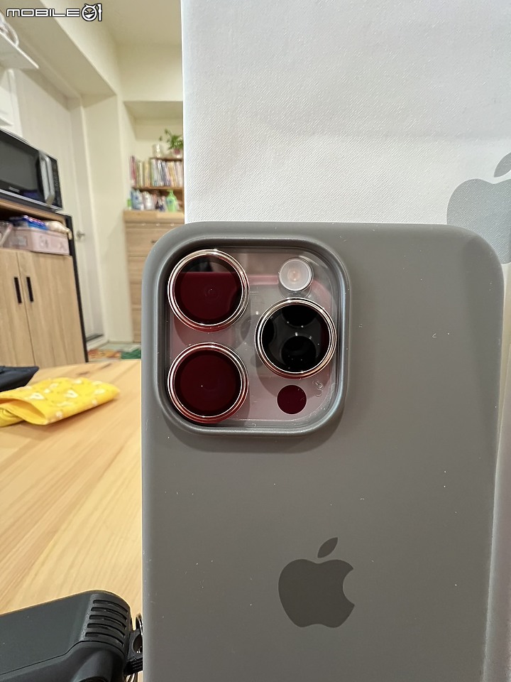 點我看大圖 iPhone15Pro Max配原廠MagSafe"陶土色"矽膠殼