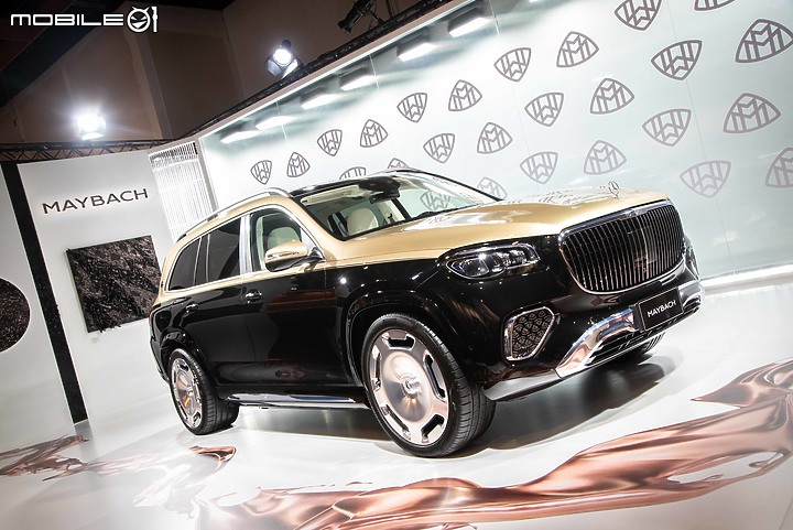 【採訪】Mercedes-Maybach GLS小改款現身Art Taipei,結合黃敬中藝術作品呈現高端奢華風采!