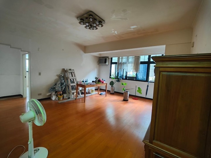 【開箱】中和50年老屋翻新!不找設計師、不找統包的老公寓裝修紀錄,偷渡北歐老件家具分享