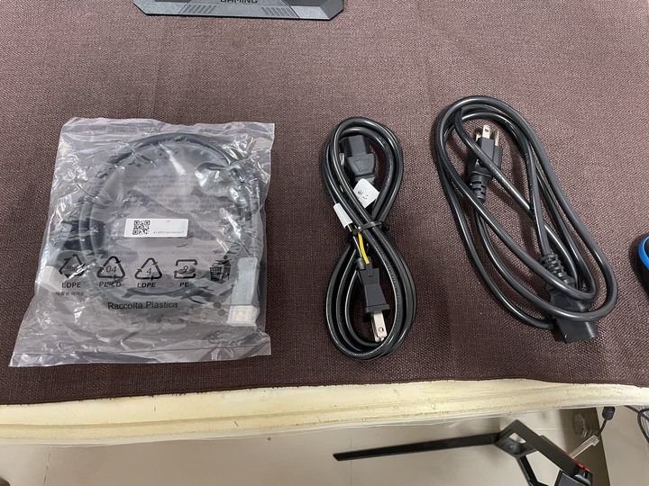 [開箱] 技嘉GS32QC 2K+165Hz+1500R 超高CP值開箱