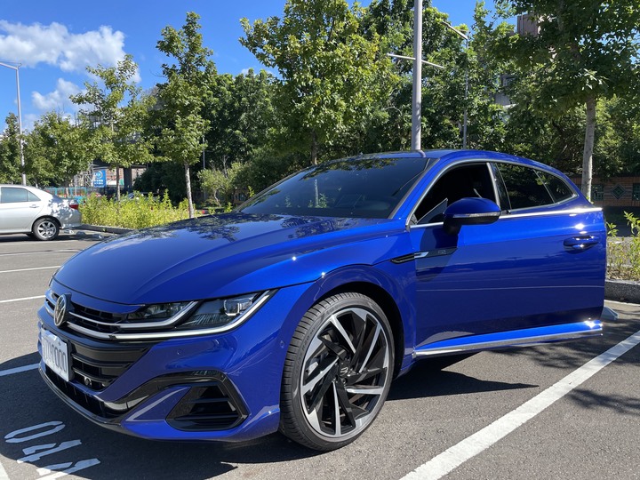 價不在高，藝術為名。車不在快，夠帥就行- 停產前的最後相遇 Arteon Shooting Brake 430