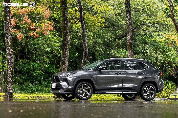 Toyota Yaris Cross 試駕報導|空間出色五育均衡,年販兩萬台的國產 CUV 新霸主報到!