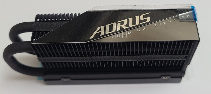 【開箱簡測】GIGABYTE AORUS Gen5 12000 PCIe 5.0x4 2TB SSD 效能簡測 (圖多)