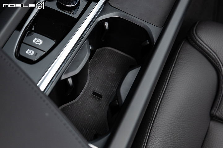 Volvo V60 Plus B3 試駕｜旅行車老將再出招，入門動力更顯超值！
