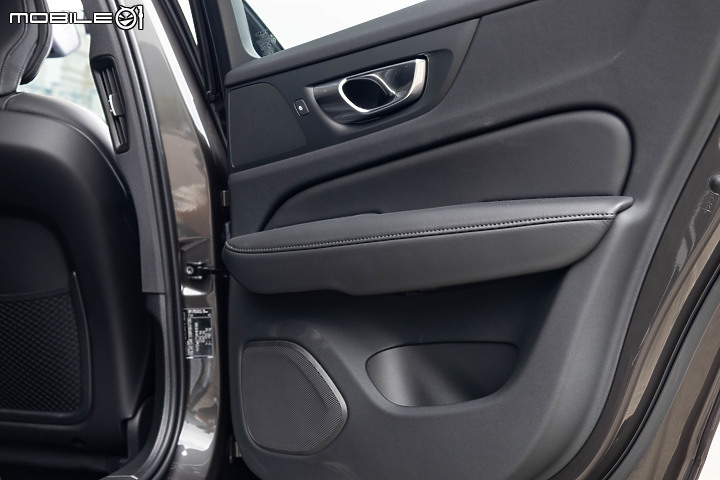 Volvo V60 Plus B3 試駕｜旅行車老將再出招，入門動力更顯超值！