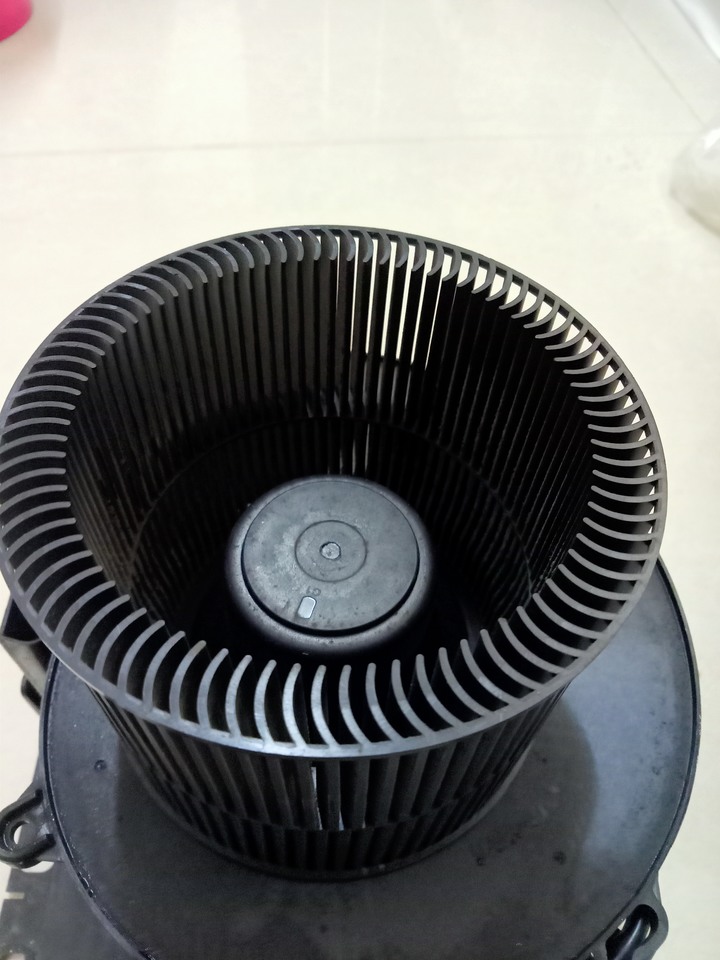 台達電的浴室排風扇，秀逗故障了