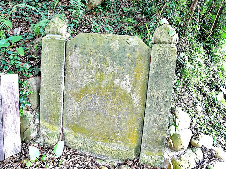 臺灣客家茶文化館、太平紅橋、龍潭大池、鍾肇政文學生活園區、武德殿 — 茶鄉龍潭一日行旅,外掛香噴噴的炸全雞配涼麵