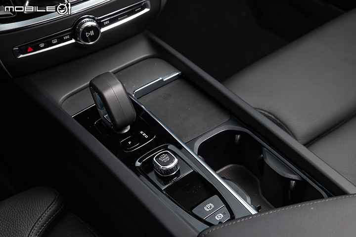 Volvo V60 Plus B3 試駕|旅行車老將再出招,入門動力更顯超值!