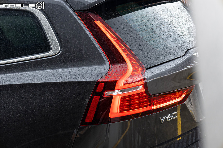 Volvo V60 Plus B3 試駕|旅行車老將再出招,入門動力更顯超值!
