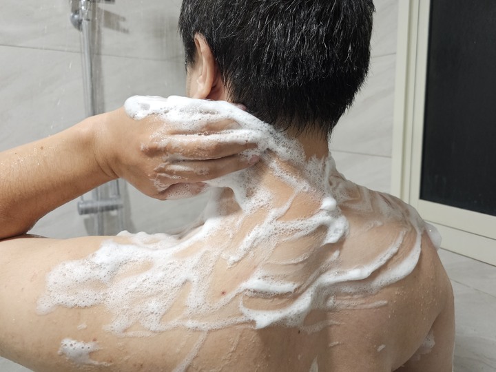 熟男必修的氣味學分【 LUCIDO 倫士度:頭皮去味洗髮精、零涼感去味沐浴露】改善油垢味,讓身體氣味不會被二一