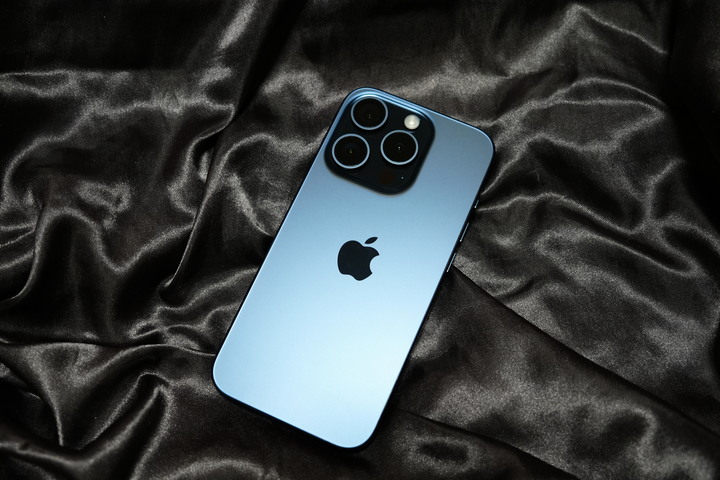 [開箱]--鈦藍iPhone 15 Pro，吸引Android用戶嘗試的機會?