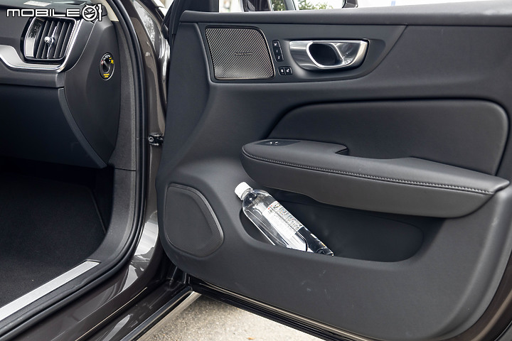 Volvo V60 Plus B3 試駕｜旅行車老將再出招，入門動力更顯超值！
