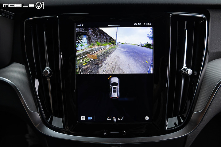 Volvo V60 Plus B3 試駕｜旅行車老將再出招，入門動力更顯超值！