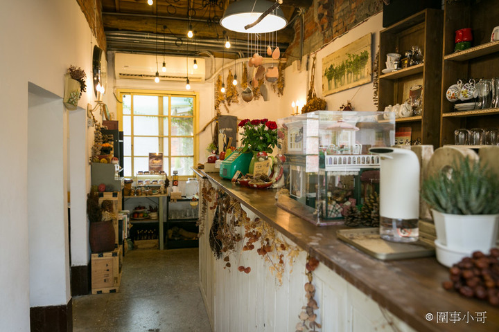 馬祖新村美食-YA bistro,一間集美味餐點與優閒氛圍於一身的法式鄉村餐館。如果在馬祖新村逛累了,來YA坐坐吧。桃園中壢美食推薦