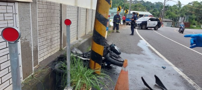 159縣道，重機騎士撞電線桿，起火身亡