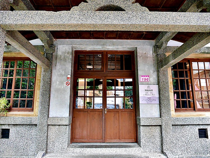 臺灣客家茶文化館、太平紅橋、龍潭大池、鍾肇政文學生活園區、武德殿 — 茶鄉龍潭一日行旅,外掛香噴噴的炸全雞配涼麵
