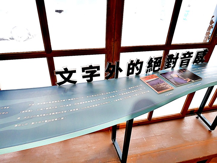 臺灣客家茶文化館、太平紅橋、龍潭大池、鍾肇政文學生活園區、武德殿 — 茶鄉龍潭一日行旅,外掛香噴噴的炸全雞配涼麵