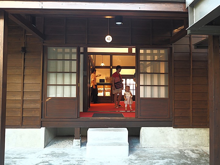 赤崁東街日式宿舍(明治町冰淇淋)、原臺南測候所、原鶯料理、西市場、河樂廣場(臺南運河) — 臺南老街市之日治時期建築,外掛美味純日式拉麵 — 一拉面