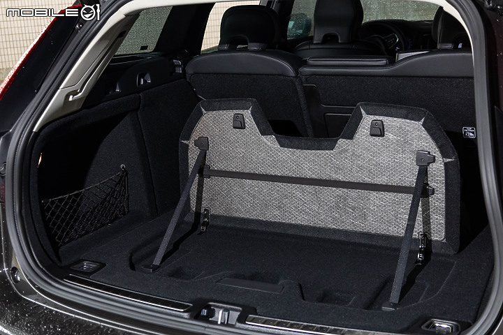 Volvo V60 Plus B3 試駕｜旅行車老將再出招，入門動力更顯超值！