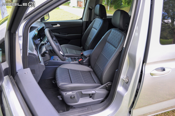 【開箱文】第三號公務車正式服役!Ford Tourneo Connect 旅玩家開箱體驗