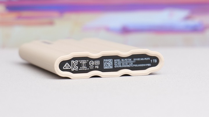 怕硬碟摔壞資料遺失？把防禦力點滿就對了！SAMSUNG T7 Shield