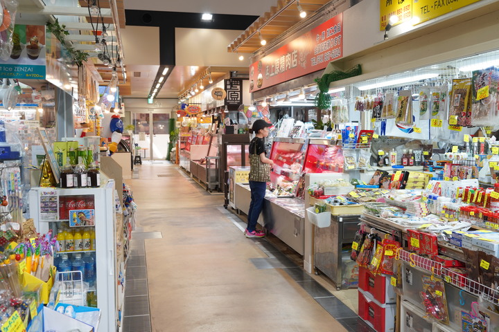 【沖繩旅遊】位於國際通旁，超方便的那霸市第一牧志公設市場 Makishi Public Market