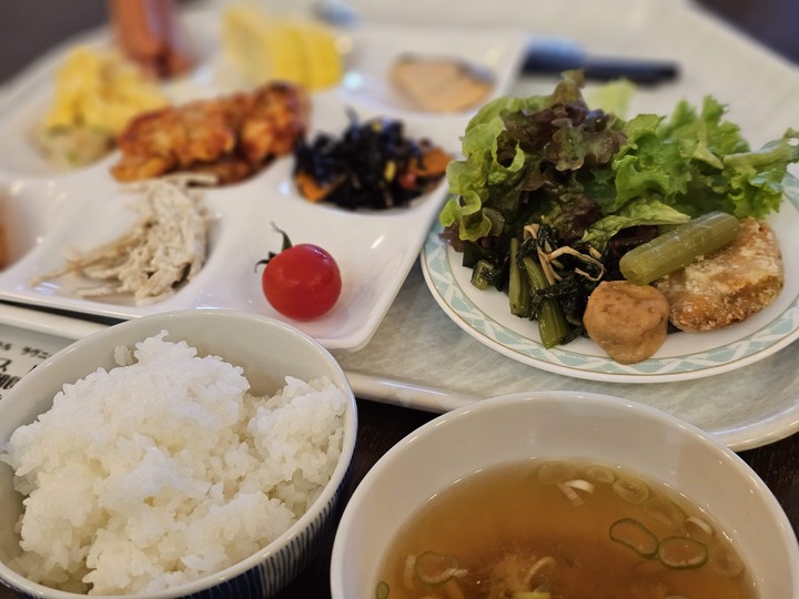 10/28 北海道美瑛 拉溫尼爾旅館的早餐分享，10/27～10/29入住兩晚含早餐均價1650元、含稅