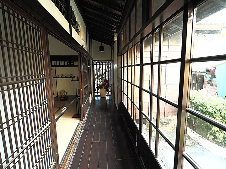 赤崁東街日式宿舍(明治町冰淇淋)、原臺南測候所、原鶯料理、西市場、河樂廣場(臺南運河) — 臺南老街市之日治時期建築,外掛美味純日式拉麵 — 一拉面