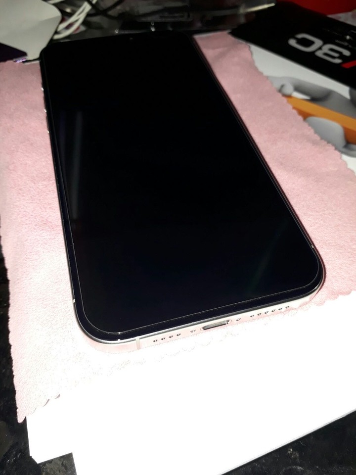 關於iPhone15 pro Max的螢幕保護貼
