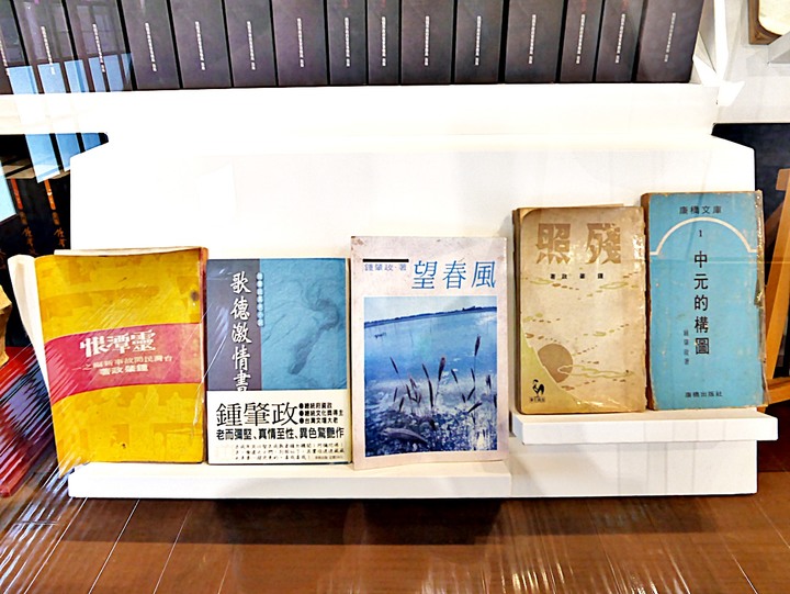 臺灣客家茶文化館、太平紅橋、龍潭大池、鍾肇政文學生活園區、武德殿 — 茶鄉龍潭一日行旅,外掛香噴噴的炸全雞配涼麵