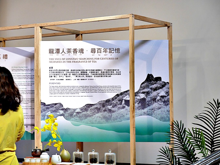 臺灣客家茶文化館、太平紅橋、龍潭大池、鍾肇政文學生活園區、武德殿 — 茶鄉龍潭一日行旅,外掛香噴噴的炸全雞配涼麵