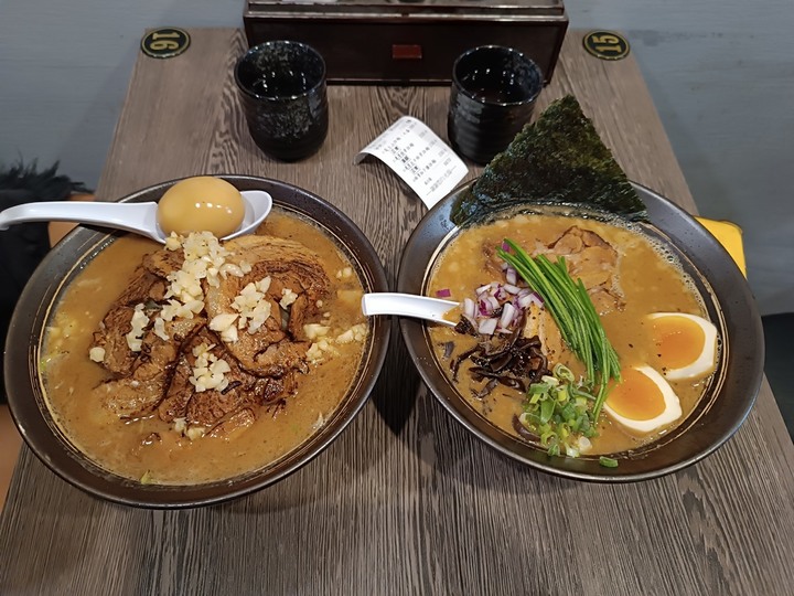 赤崁東街日式宿舍(明治町冰淇淋)、原臺南測候所、原鶯料理、西市場、河樂廣場(臺南運河) — 臺南老街市之日治時期建築,外掛美味純日式拉麵 — 一拉面