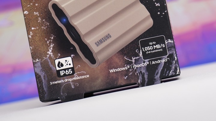 怕硬碟摔壞資料遺失？把防禦力點滿就對了！SAMSUNG T7 Shield