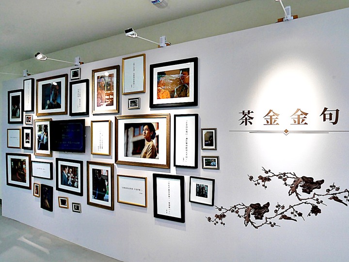 臺灣客家茶文化館、太平紅橋、龍潭大池、鍾肇政文學生活園區、武德殿 — 茶鄉龍潭一日行旅,外掛香噴噴的炸全雞配涼麵