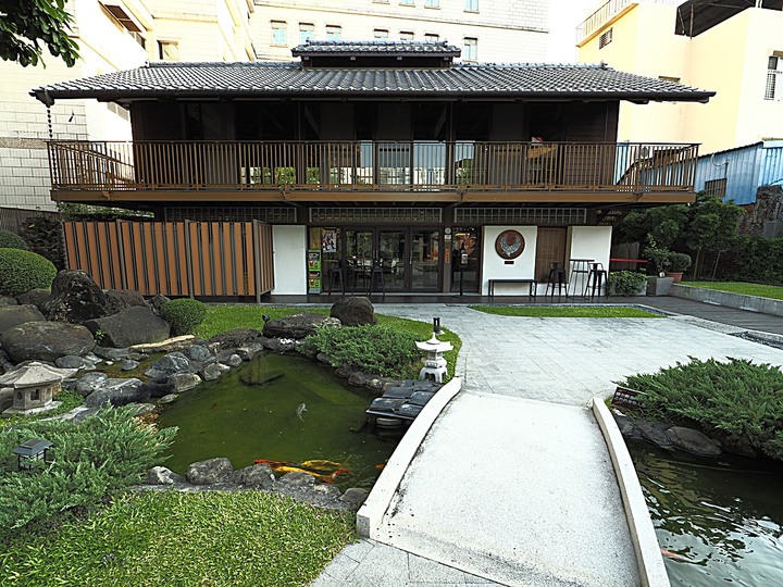 赤崁東街日式宿舍(明治町冰淇淋)、原臺南測候所、原鶯料理、西市場、河樂廣場(臺南運河) — 臺南老街市之日治時期建築,外掛美味純日式拉麵 — 一拉面