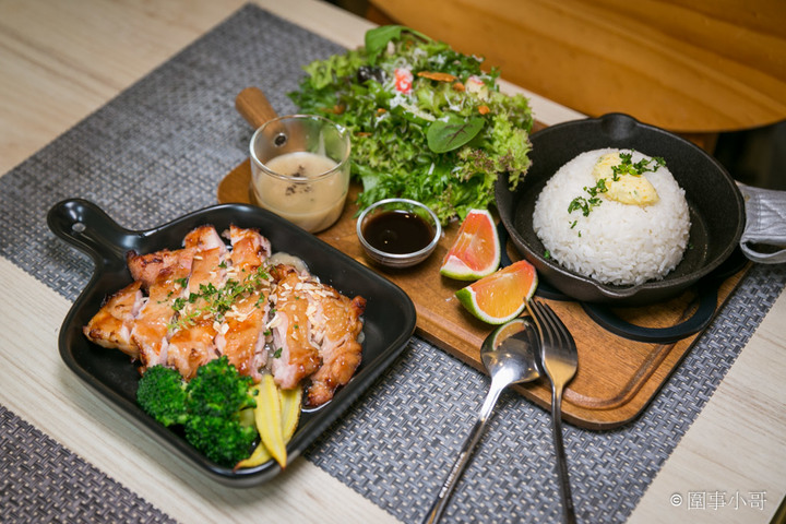 馬祖新村美食-YA bistro,一間集美味餐點與優閒氛圍於一身的法式鄉村餐館。如果在馬祖新村逛累了,來YA坐坐吧。桃園中壢美食推薦
