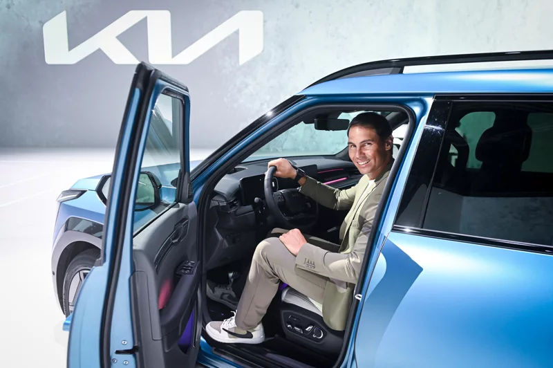 合作將近20年了！Kia全球品牌大使「蠻牛」納達爾收到一輛EV9 GT-Line！