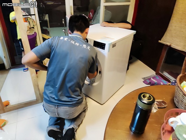 【 開箱分享 】LG WR-100VW 免曬衣智慧乾衣機，實現烘衣自由的白色小精靈！