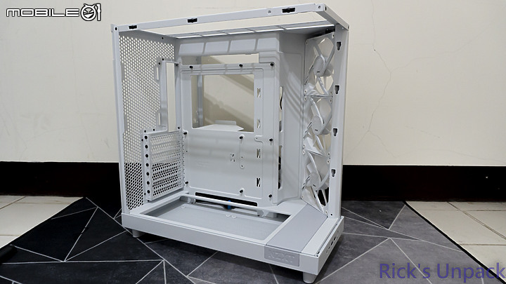 點我看大圖 【開箱】真正的"側進風"海景機殼 | NZXT H6 FLOW RGB WHITE