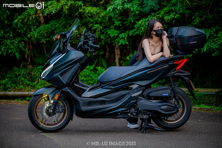 點我看大圖 2023 HONDA FORZA350開箱x霧燈安裝