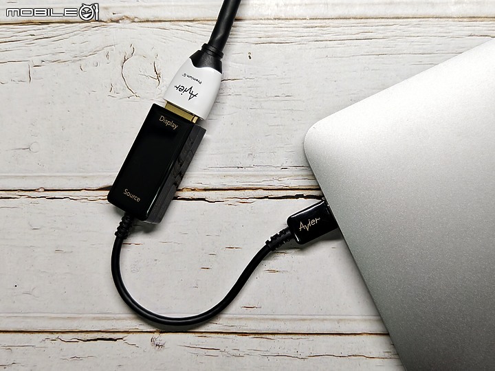 點我看大圖 Avier PREMIUM USB-C to HDMI 4K 影音轉接器開箱 – iPhone 15 插上就能投影的轉接器