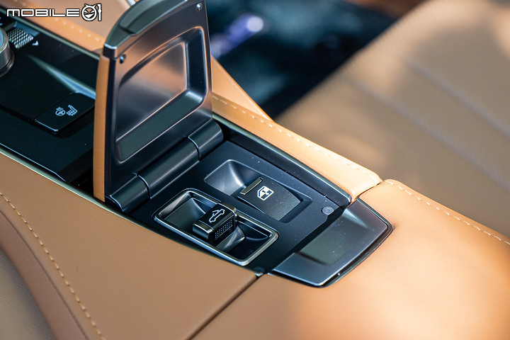 Lexus LC 500 Convertible 新年式試駕|多了貼心的升級內容,還是八缸、敞篷更讓人心動!
