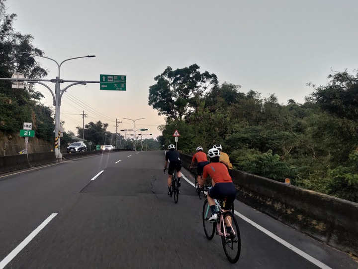 小布挑戰台南新玉門關