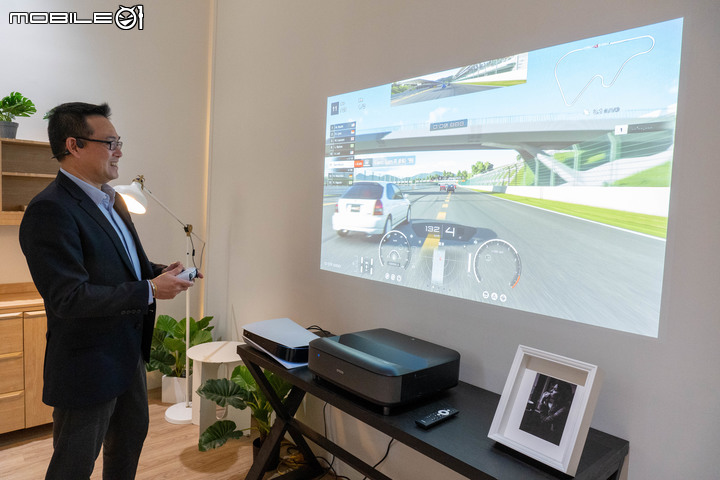 【採訪】Epson 發表 4K 解析度電玩雷射大電視 EH-LS650 以內建動態插補功能提供低延遲遊戲畫面
