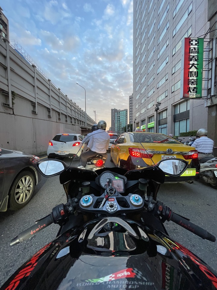 Aprilia RSV老車 誰認識😆