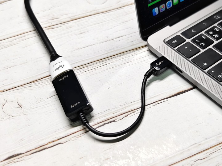 Avier PREMIUM USB-C to HDMI 4K 影音轉接器開箱 – iPhone 15 插上就能投影的轉接器