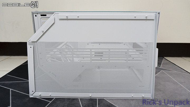 點我看大圖 【開箱】真正的"側進風"海景機殼 | NZXT H6 FLOW RGB WHITE