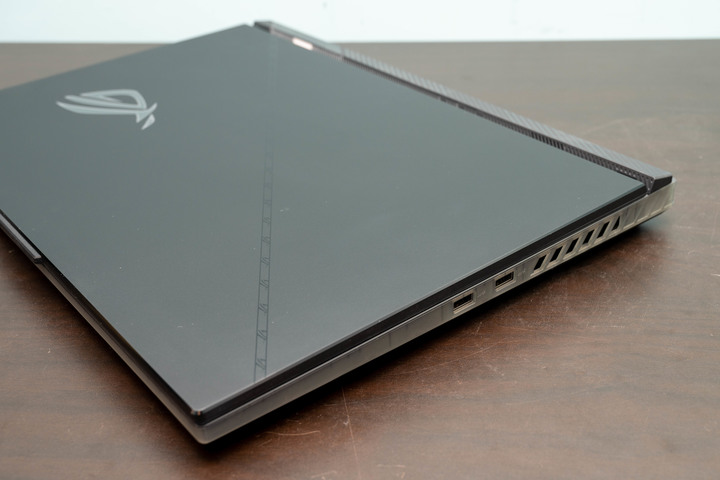 高效能大視界，ROG STRIX SCAR 18 G834JW 電競筆電開箱測試