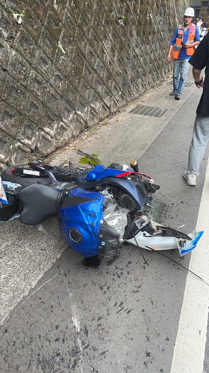 高速壓車，血腥慎入