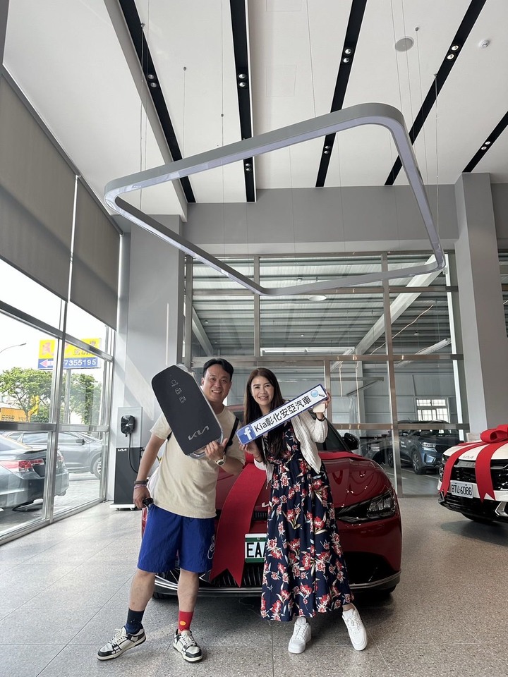 小孩長太快,Golf空間不夠用,換新車EV6囉!